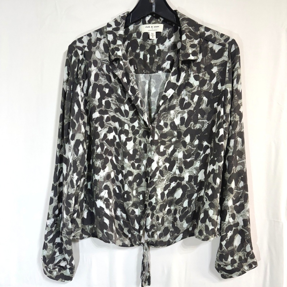 Anthropologie‎ Cloth & Stone Shirt M Abstract Animal Print Tie Front Button Down